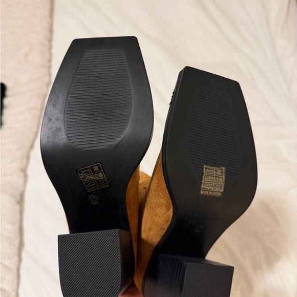 PrettyLittleThing Tan Heeled Boots - Picture 2 of 2